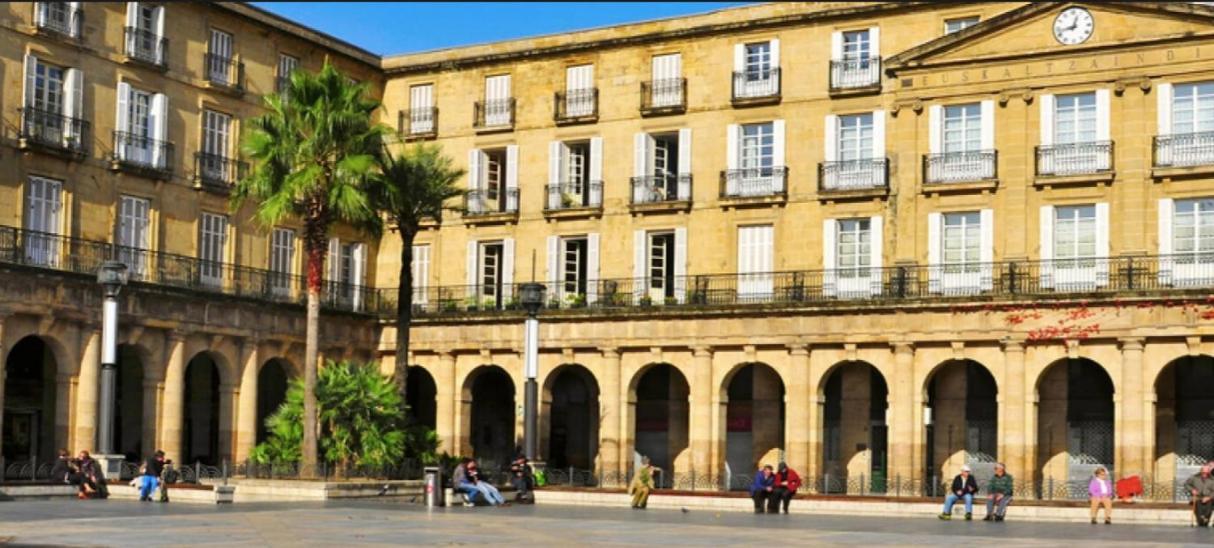 A 5 Minutos Andando Del Casco Viejo, Ayuntamiento, Plaza Circular Y Gran Via De Bilbao Y Proximo A Las 2 Lineas De Metro المظهر الخارجي الصورة