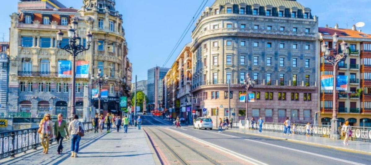 A 5 Minutos Andando Del Casco Viejo, Ayuntamiento, Plaza Circular Y Gran Via De Bilbao Y Proximo A Las 2 Lineas De Metro المظهر الخارجي الصورة