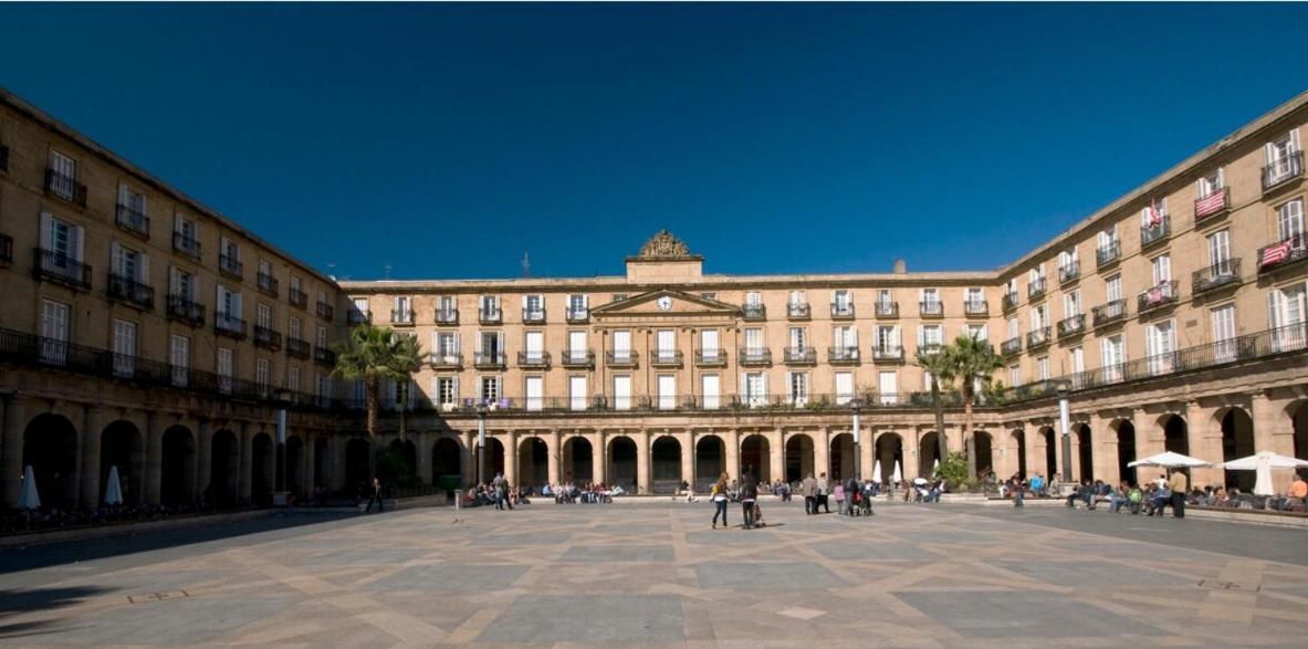 A 5 Minutos Andando Del Casco Viejo, Ayuntamiento, Plaza Circular Y Gran Via De Bilbao Y Proximo A Las 2 Lineas De Metro المظهر الخارجي الصورة